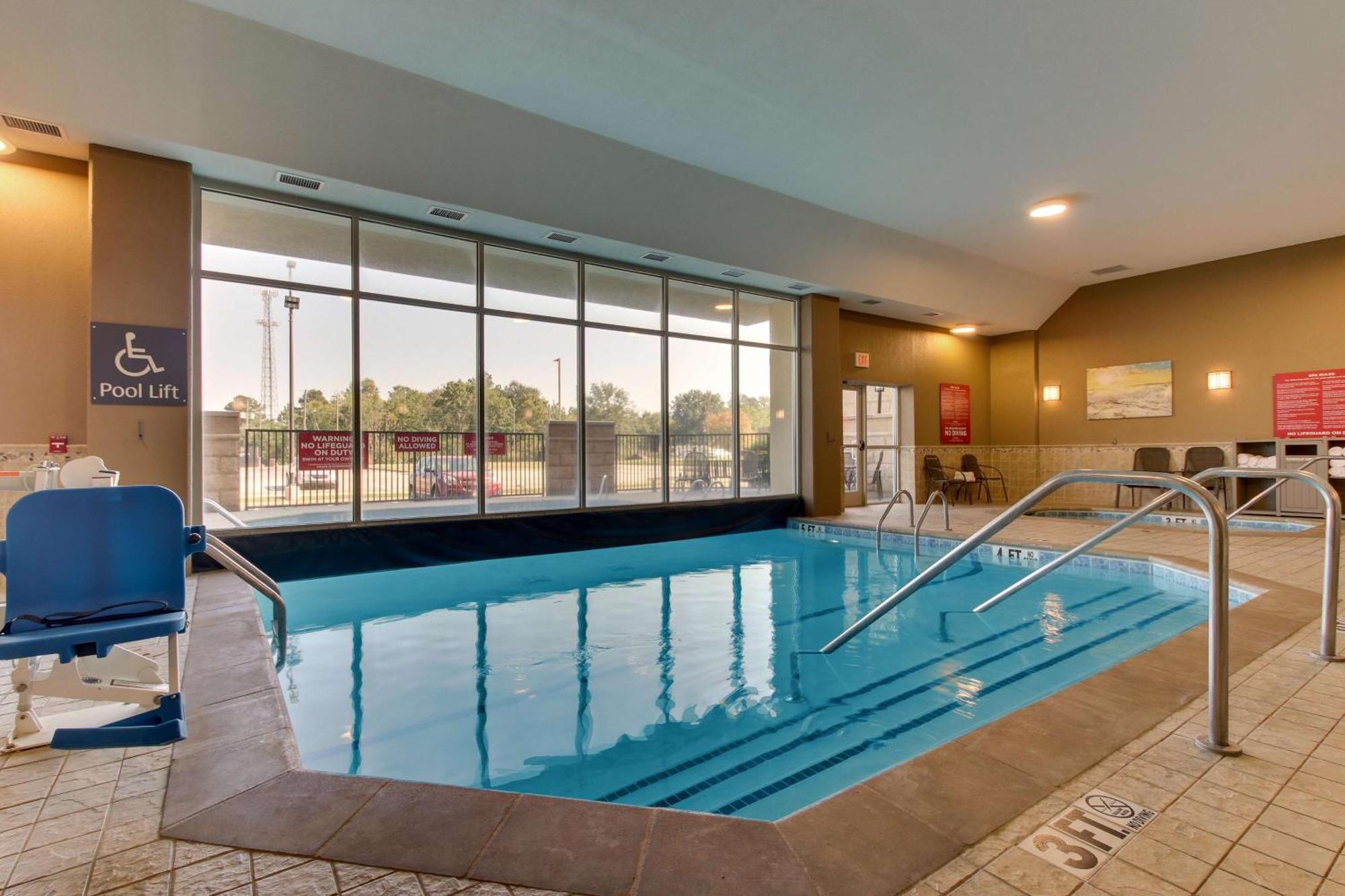 Drury Inn & Suites מרידיאן מראה חיצוני תמונה